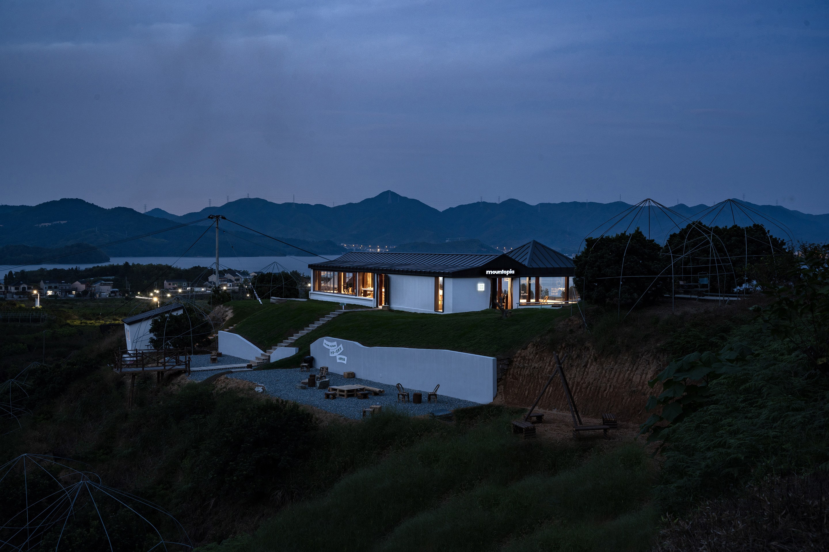 山頂遠(yuǎn)看夜景，Nightscape from the top of mountain  @徐英達(dá)-min.jpg