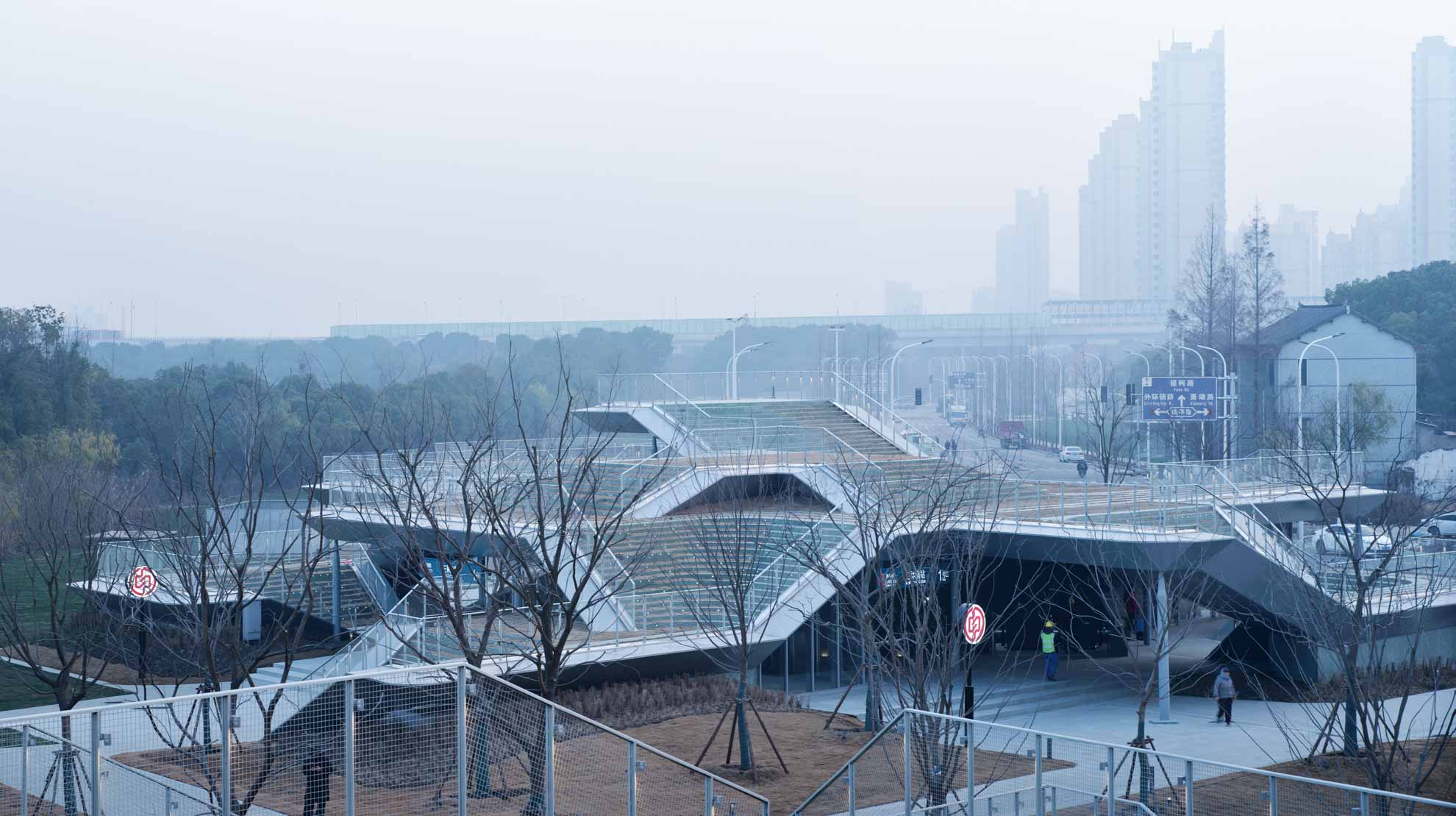 1739859760446598eOhr.jpg 08_疊合的廣場(chǎng),Superimposed floating plaforms. ?章魚見(jiàn)筑.jpg