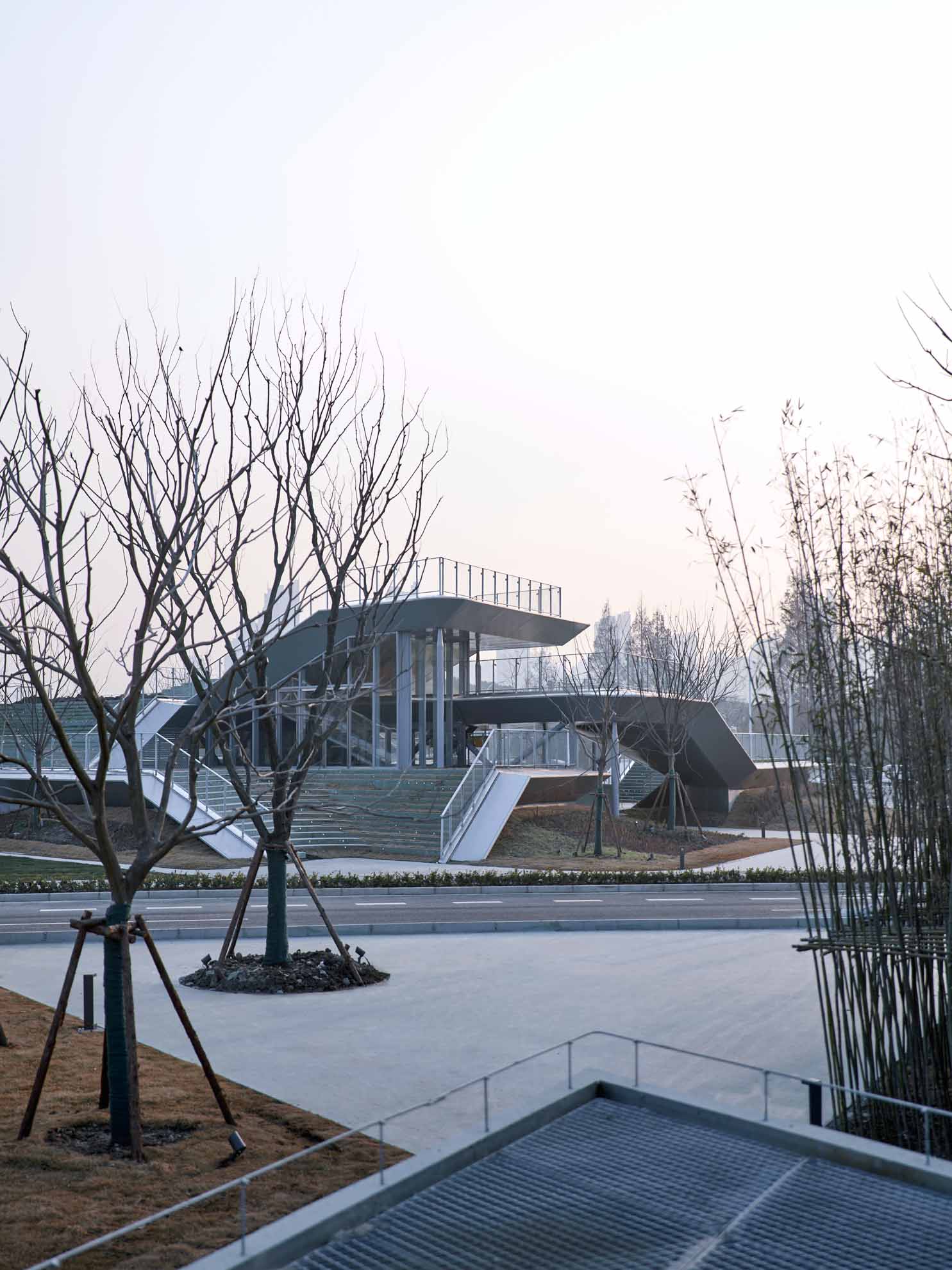 1739859797231522ZFQb.jpg 11_菱形單元整合各風(fēng)亭組,Diamond-shaped unit integrating ventilation shafts. ?同濟(jì)原作設(shè)計(jì)工作室.jpg