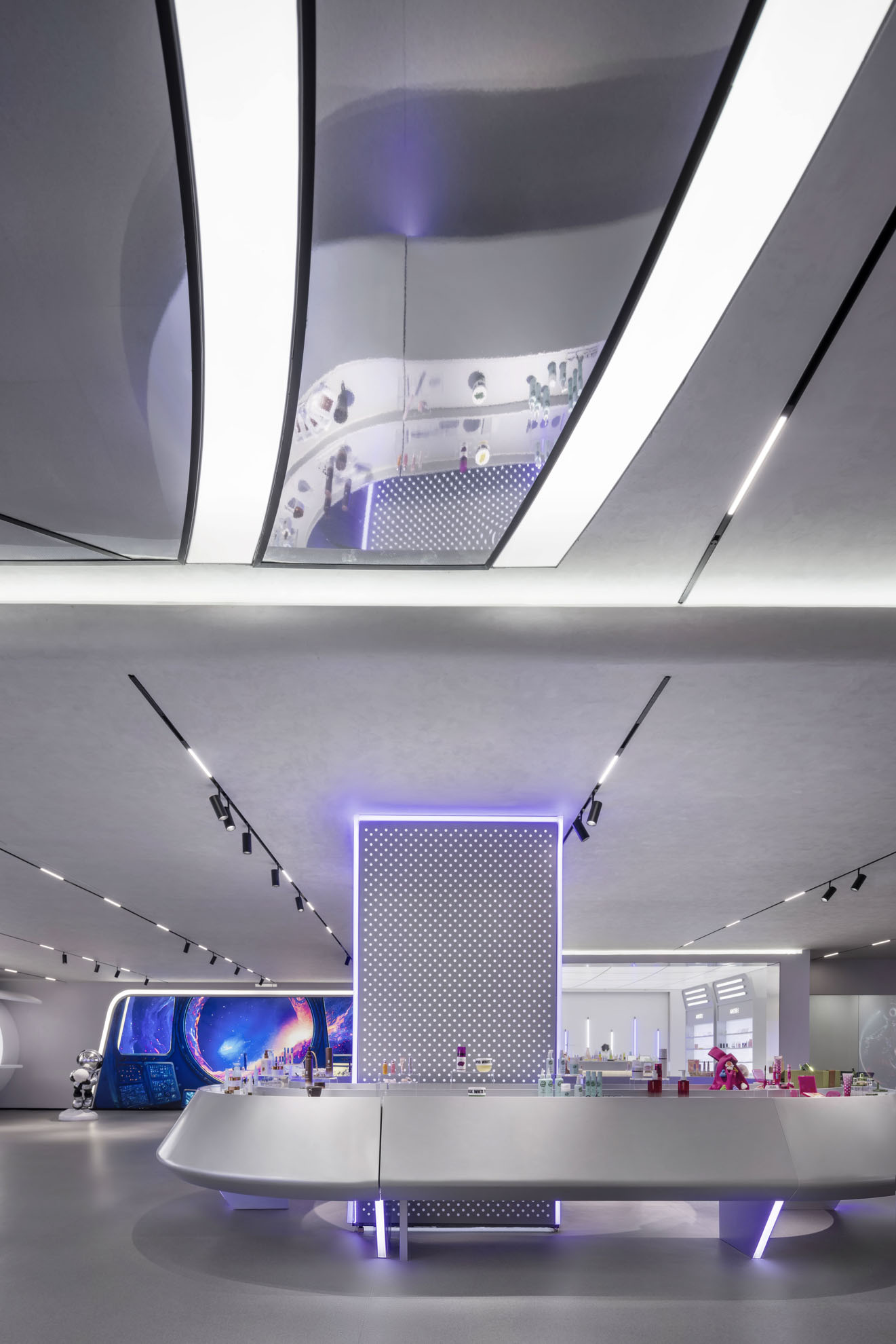 以往商品展示區(qū)域及超時(shí)空傳送帶，The display area and the hyperspace conveyor belt ? 王尚 (4).jpg