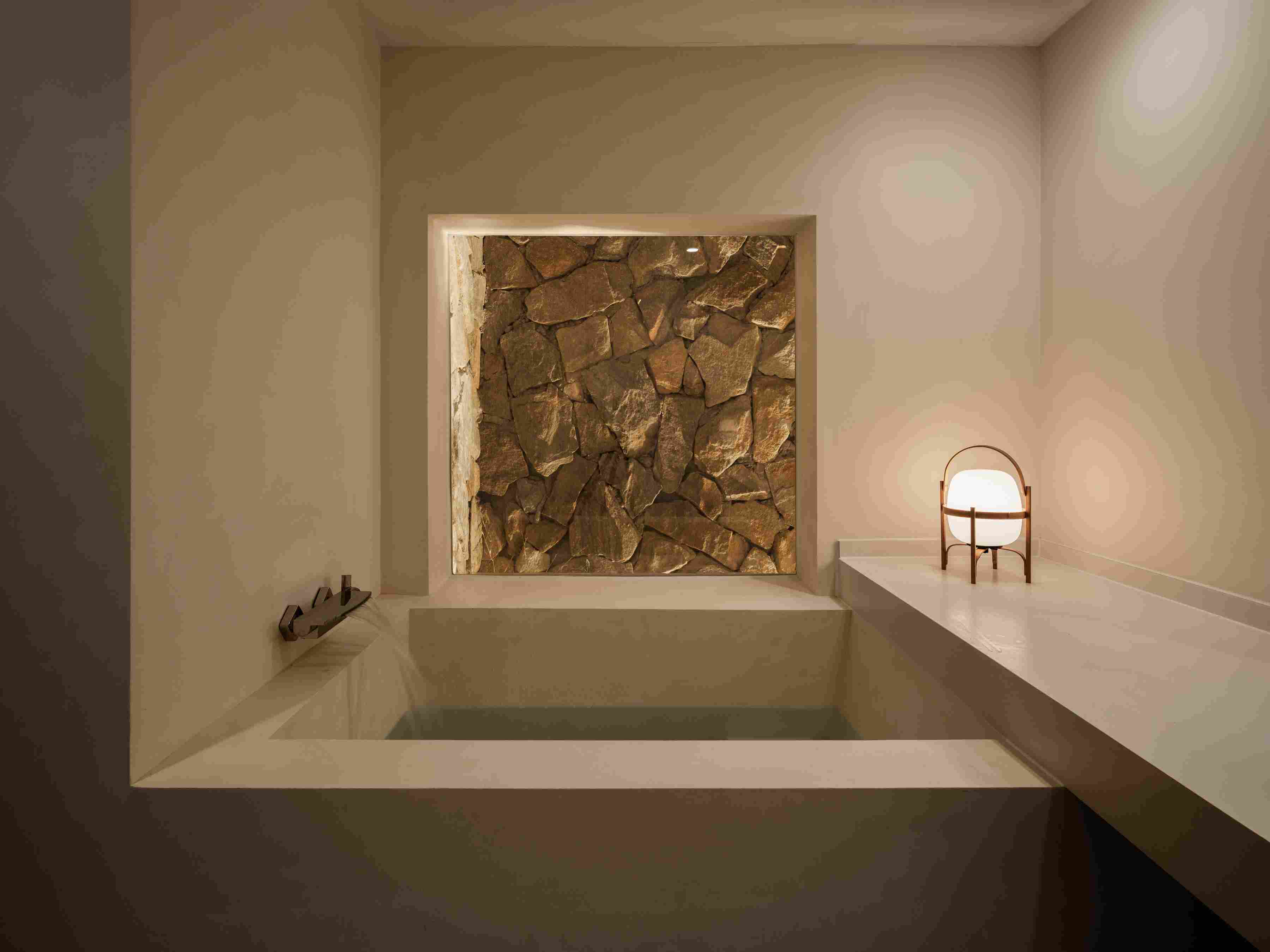 26_Soaking Tub by the Window in Every Room 每個房間的泡池均有開窗取景_11.jpg