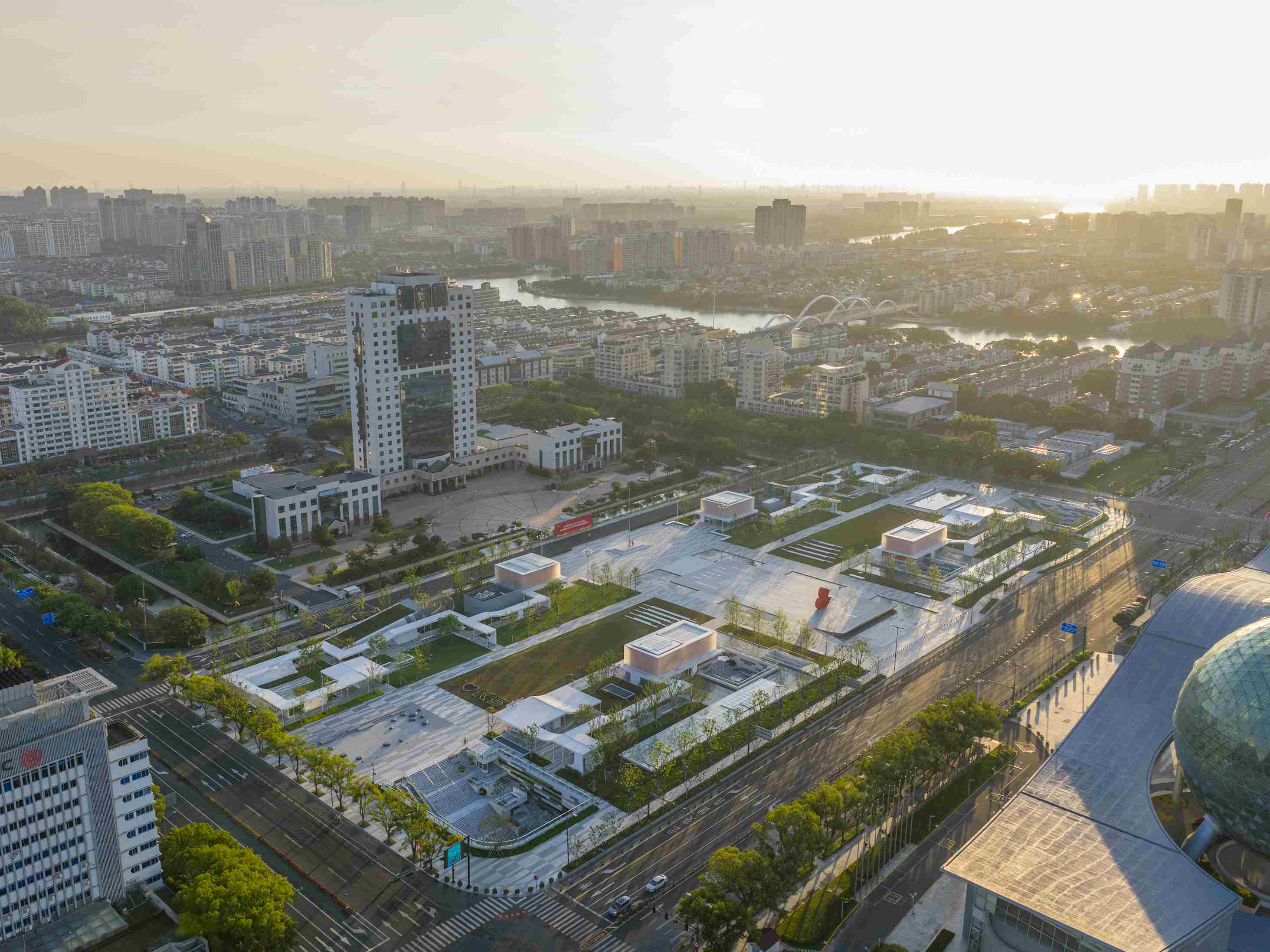 02 場地鳥瞰（更新后）Aerial view of the renovated plaza ?田方方 Fangfang Tian_2.jpg