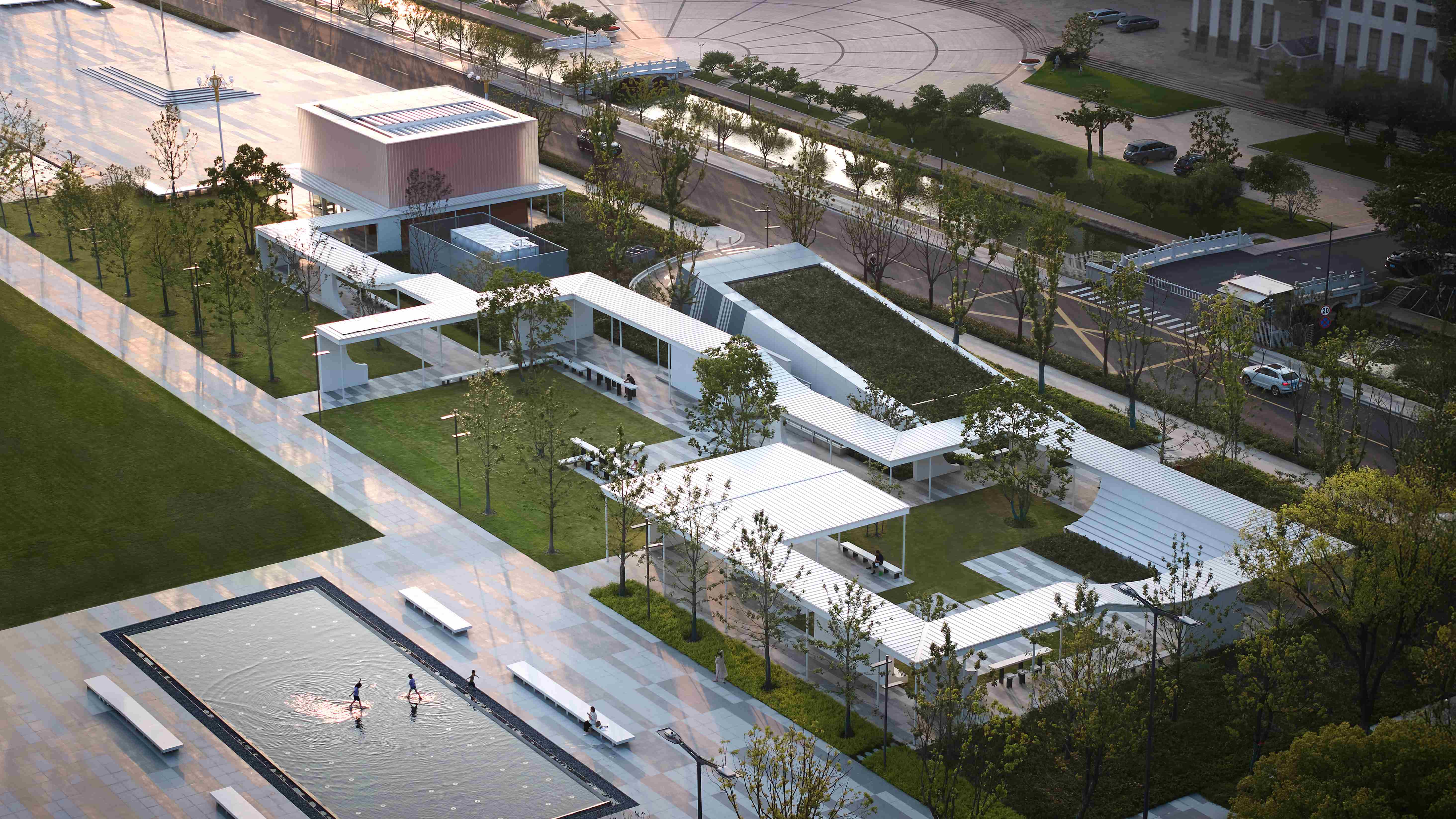 04 院與廊切分廣場尺度 Plaza divided by corridors and courtyards ?劉章悅 Zhangyue Liu_4.jpg