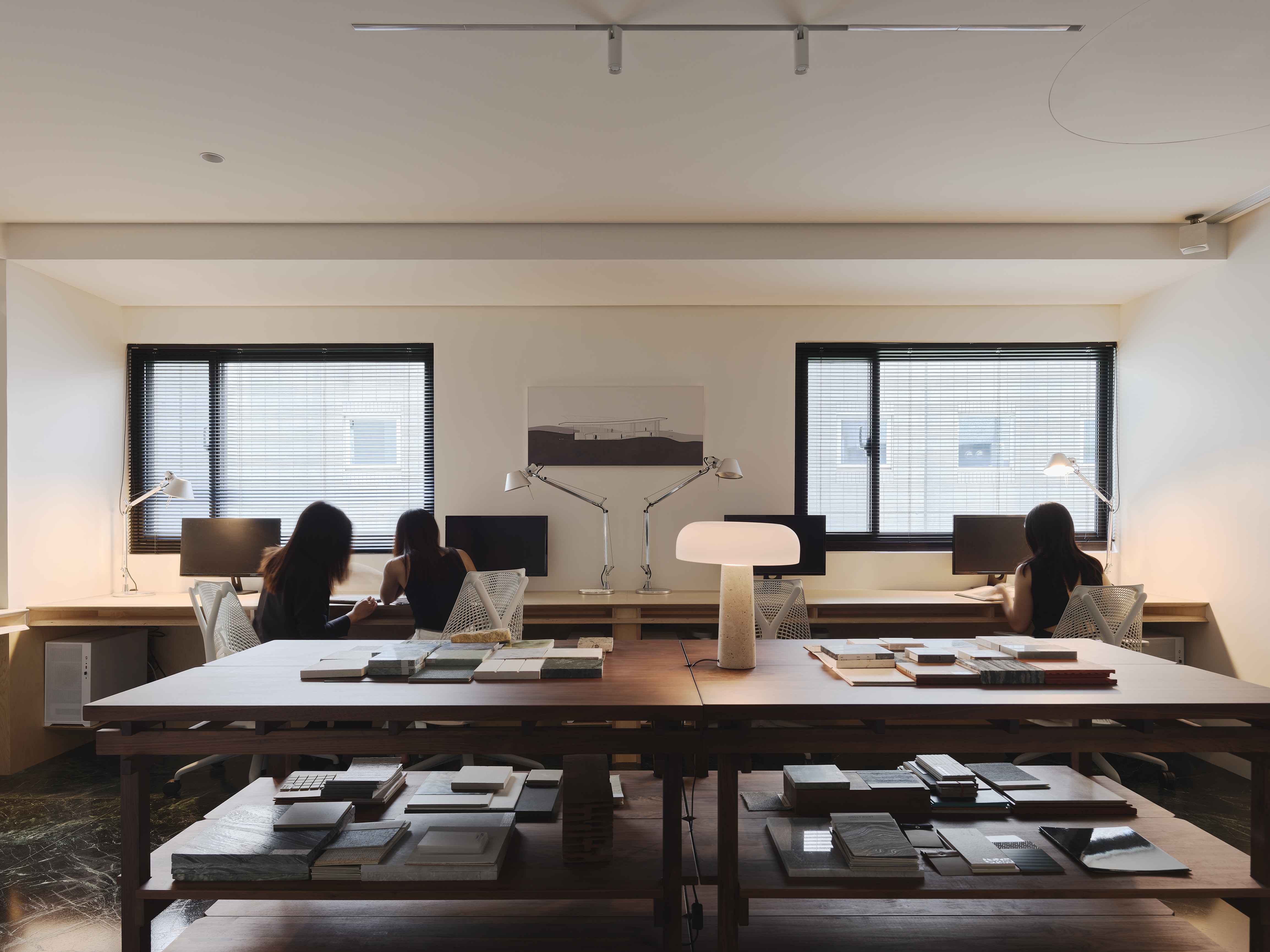 3. working area99_11_11zon.jpg