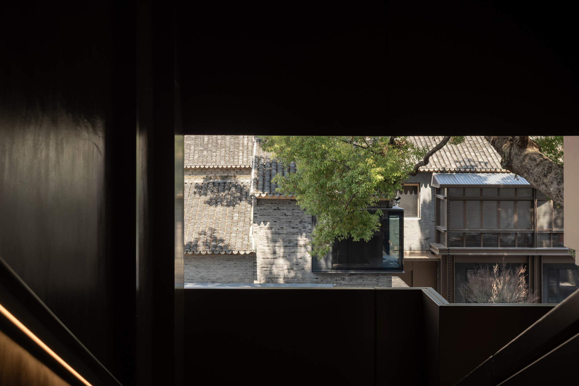 40_ 交通空間內(nèi)部框景 Framed View within the Circulation Space ?白噪音圖片社 whitenoisephotos.jpg